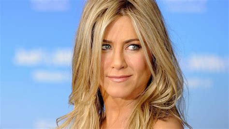 nude pictures jennifer aniston|Jennifer Aniston poses topless in jaw.